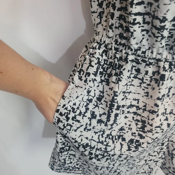 White House Black Market Romper - Picture 4 of 8